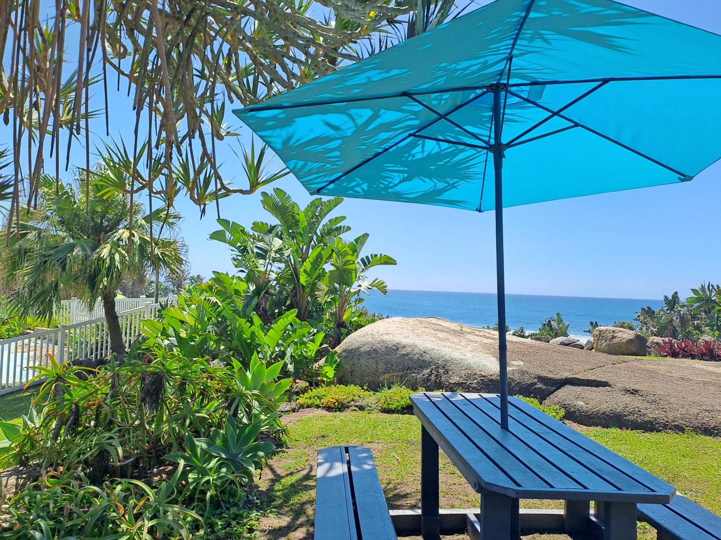 Outdoor table with sea view